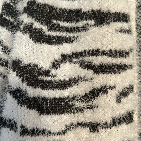 Mudd Fuzzy Zebra Cardigan with Pockets - Picture 5 of 8